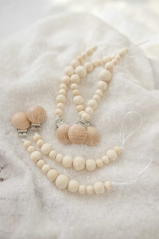 Klip na dudlík z přírodního dřeva – praktická pomůcka pro každodenní použití | KIKIKA