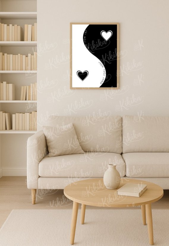 Plakát Jin Jang s nápisem Jsi můj jin, jsem tvůj jang zarámovaný na zdi v moderním světlém obývacím pokoji | KIKIKA