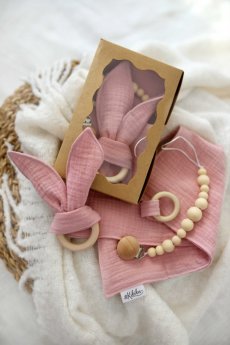 Mušelínový set pro miminko v elegantním dárkovém balení růžový – ideální dárek pro novorozence | KIKIKA Mušelínový set pro miminko v elegantním dárkovém balení růžový – ideální dárek pro novorozence | KIKIKA