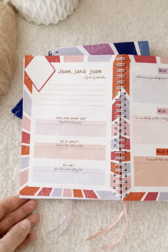 Diář na úrovni - Nedatovaný - Barva:: Na úrovni - Modrá