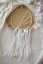 Ručně vyráběný lapač snů o průměru 25 cm v boho stylu bílý – dekorace do dětského pokoje | KIKIKA