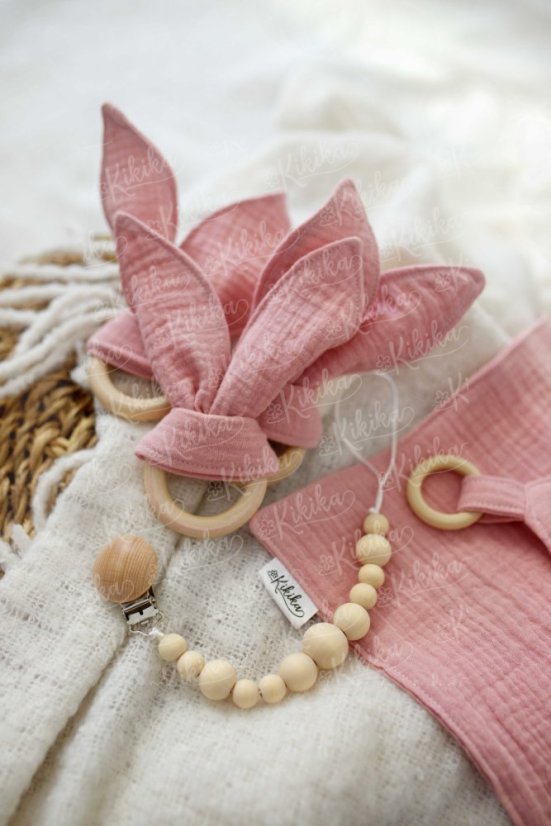 Ručně šitý muchláček z jemného mušelínu s oušky růžový – mazlivý společník pro miminko | KIKIKA