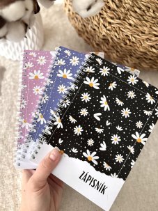 Kopretinové zápisníky – květinový zápisník ve více barevných variantách. KIKIKA