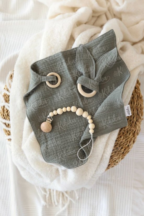 Mušelínový set pro miminko – muchláček, kousátko a klip na dudlík v tmavě zelené barvě | KIKIKA